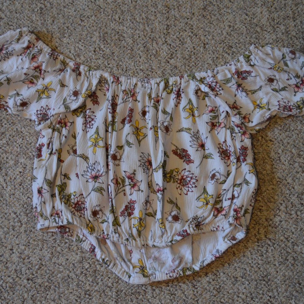 Xhilaration Crop Top Off The Shoulder Size Small